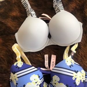 2 Victoria Secret underwire bra’s